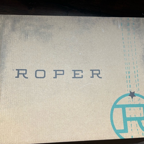 Women boots size 10 come with the scarf too - Picture 7 of 8